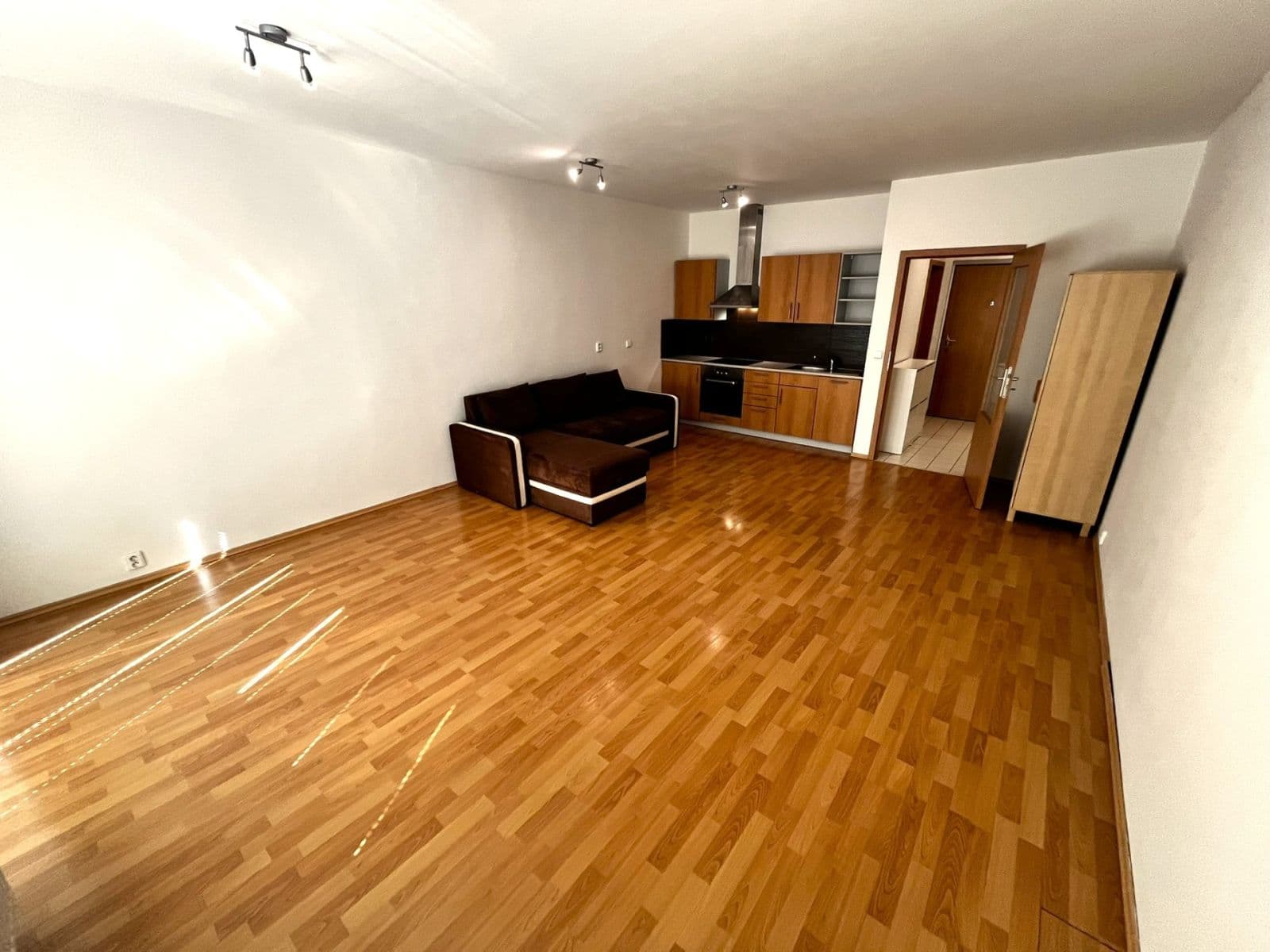 Prenájom bytu 1-izbový 39 m², Kosmova, Brno, Jihomoravský kraj Prenájom bytu 1-izbový 39 m², Kosmova, Brno, Jihomoravský kraj