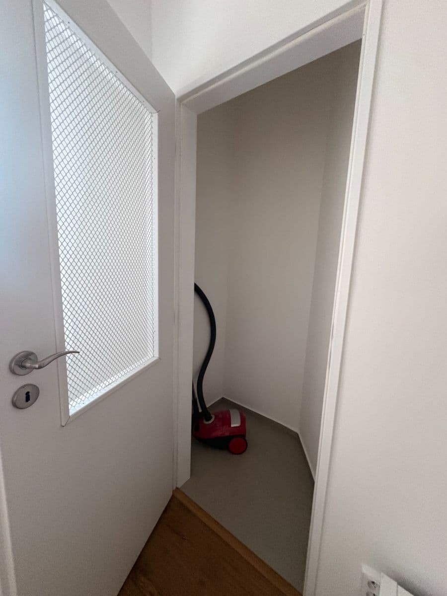 Prenájom bytu 1-izbový 30 m², Kloboučnická, Praha, Praha Prenájom bytu 1-izbový 30 m², Kloboučnická, Praha, Praha