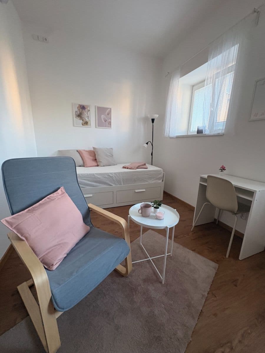 Prenájom bytu 1-izbový 30 m², Kloboučnická, Praha, Praha Prenájom bytu 1-izbový 30 m², Kloboučnická, Praha, Praha