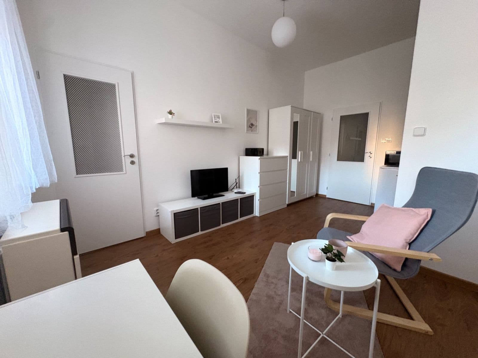 Prenájom bytu 1-izbový 30 m², Kloboučnická, Praha, Praha Prenájom bytu 1-izbový 30 m², Kloboučnická, Praha, Praha