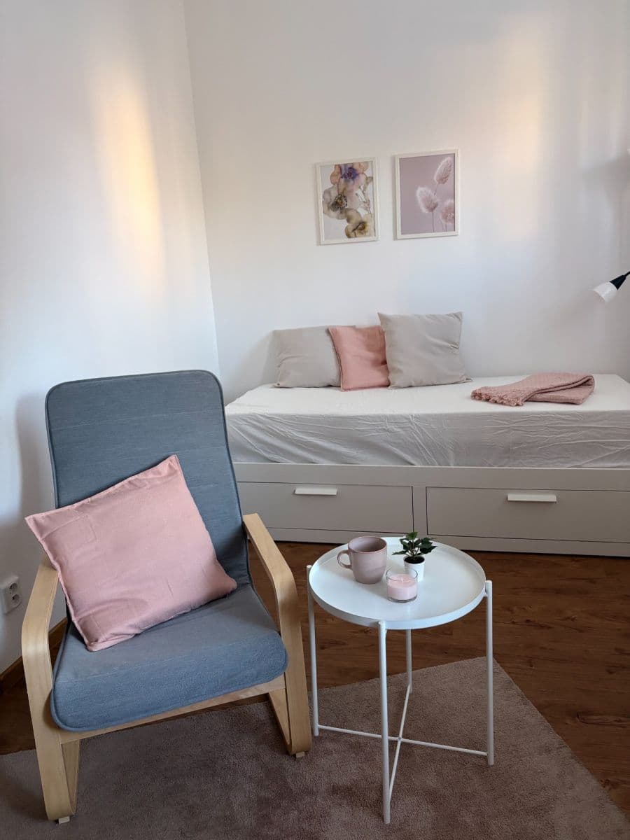 Prenájom bytu 1-izbový 30 m², Kloboučnická, Praha, Praha Prenájom bytu 1-izbový 30 m², Kloboučnická, Praha, Praha