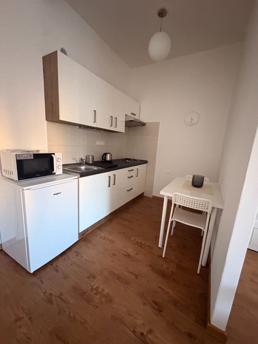 Prenájom bytu 1-izbový 30 m², Kloboučnická, Praha, Praha Prenájom bytu 1-izbový 30 m², Kloboučnická, Praha, Praha