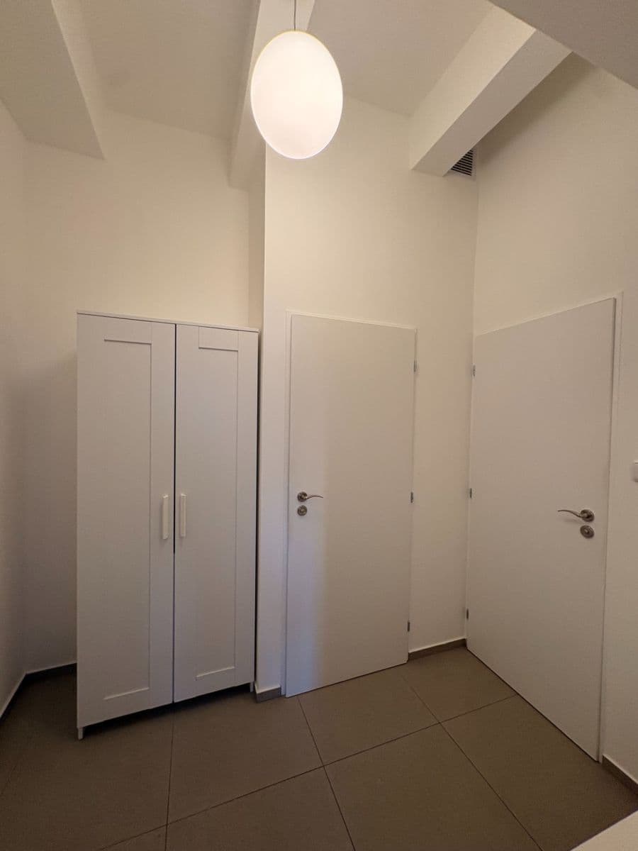 Prenájom bytu 1-izbový 30 m², Kloboučnická, Praha, Praha Prenájom bytu 1-izbový 30 m², Kloboučnická, Praha, Praha