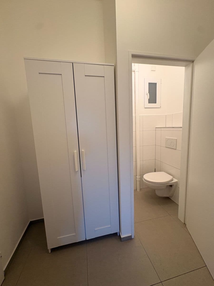 Prenájom bytu 1-izbový 30 m², Kloboučnická, Praha, Praha Prenájom bytu 1-izbový 30 m², Kloboučnická, Praha, Praha