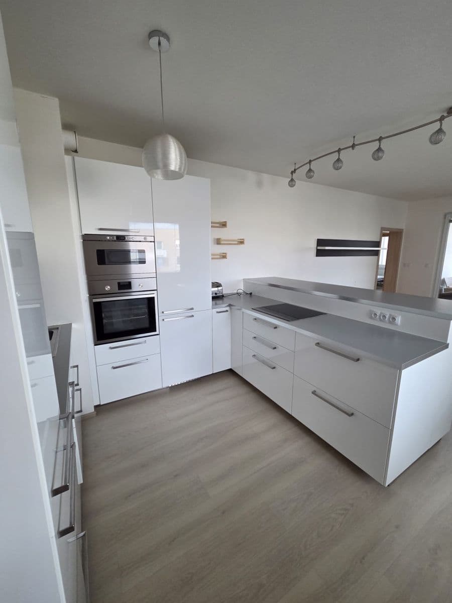 Prenájom bytu 2-izbový 64 m², Modenská, Praha, Praha Prenájom bytu 2-izbový 64 m², Modenská, Praha, Praha