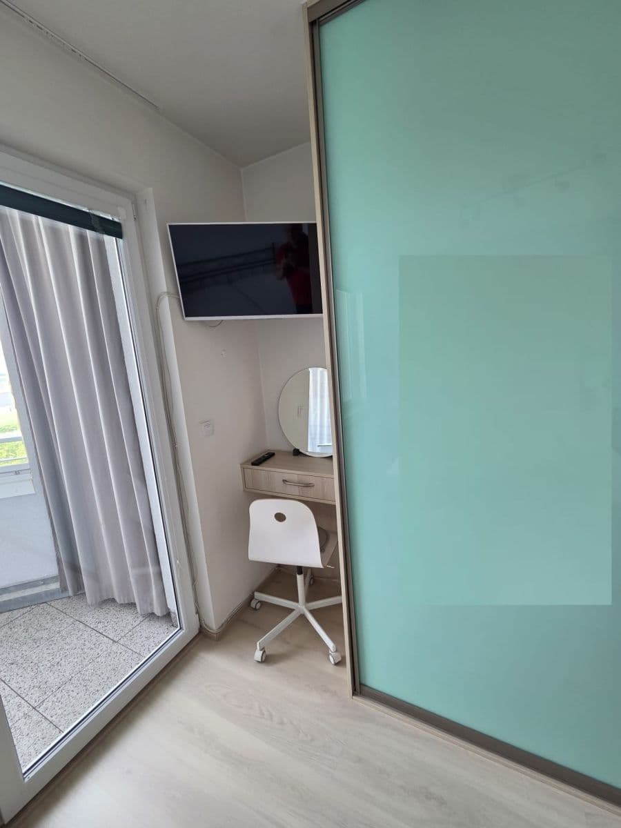 Prenájom bytu 2-izbový 64 m², Modenská, Praha, Praha Prenájom bytu 2-izbový 64 m², Modenská, Praha, Praha