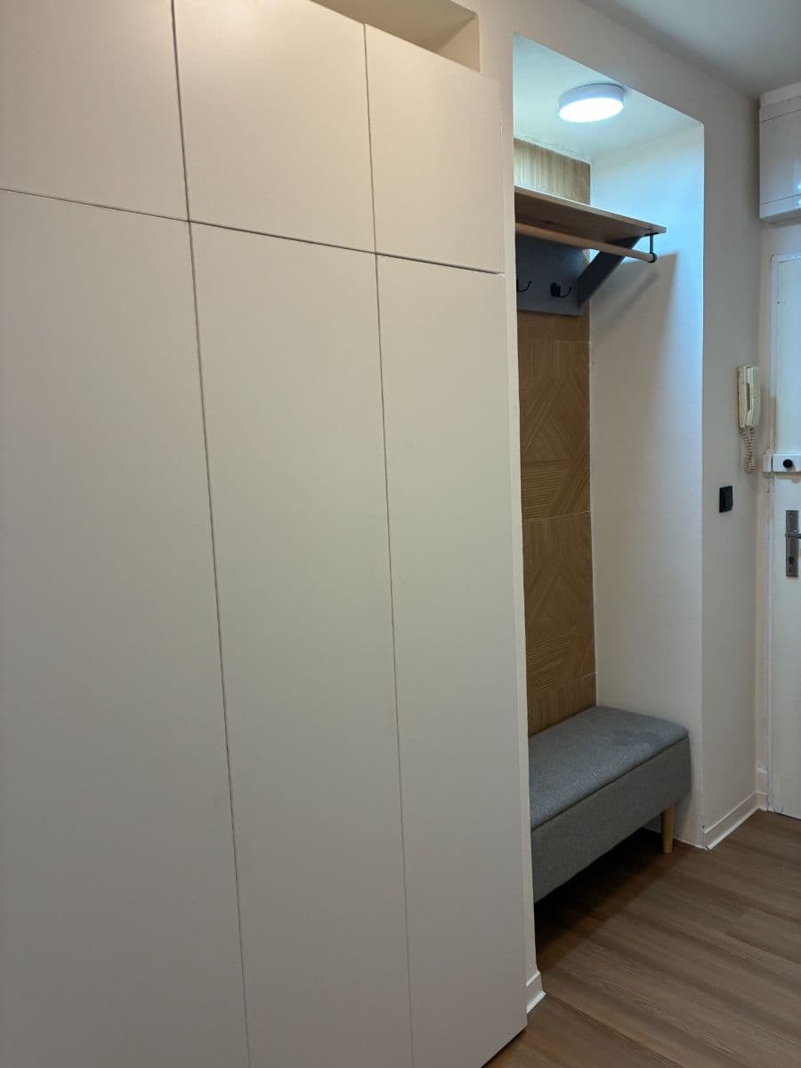 Prenájom bytu 3-izbový 62 m², Liberijská, Praha, Praha Prenájom bytu 3-izbový 62 m², Liberijská, Praha, Praha