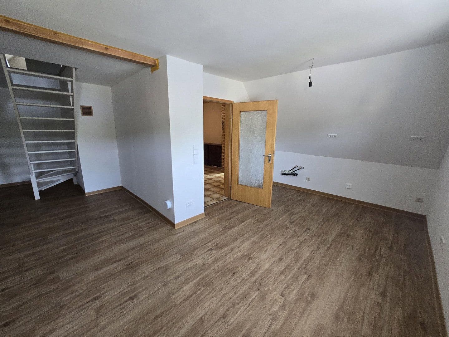 Prenájom bytu 6-izbový 140 m², Wehingen, Bádensko-Wurttembersko Prenájom bytu 6-izbový 140 m², Wehingen, Bádensko-Wurttembersko