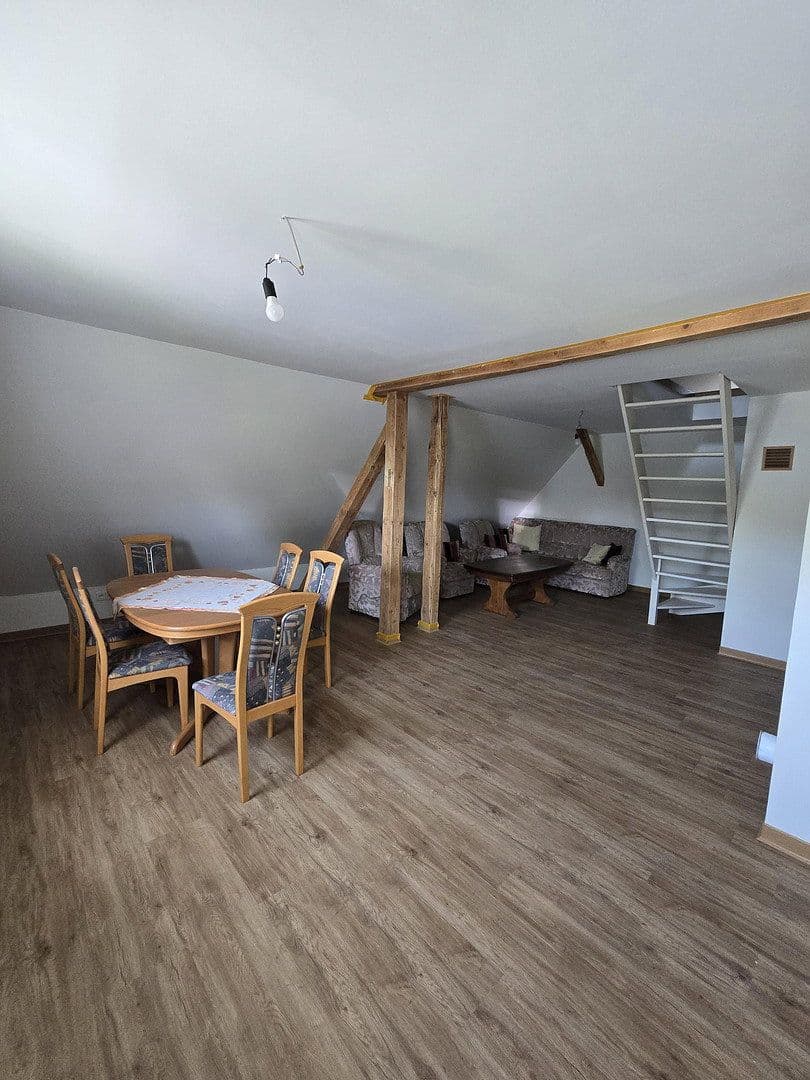Prenájom bytu 6-izbový 140 m², Wehingen, Bádensko-Wurttembersko Prenájom bytu 6-izbový 140 m², Wehingen, Bádensko-Wurttembersko
