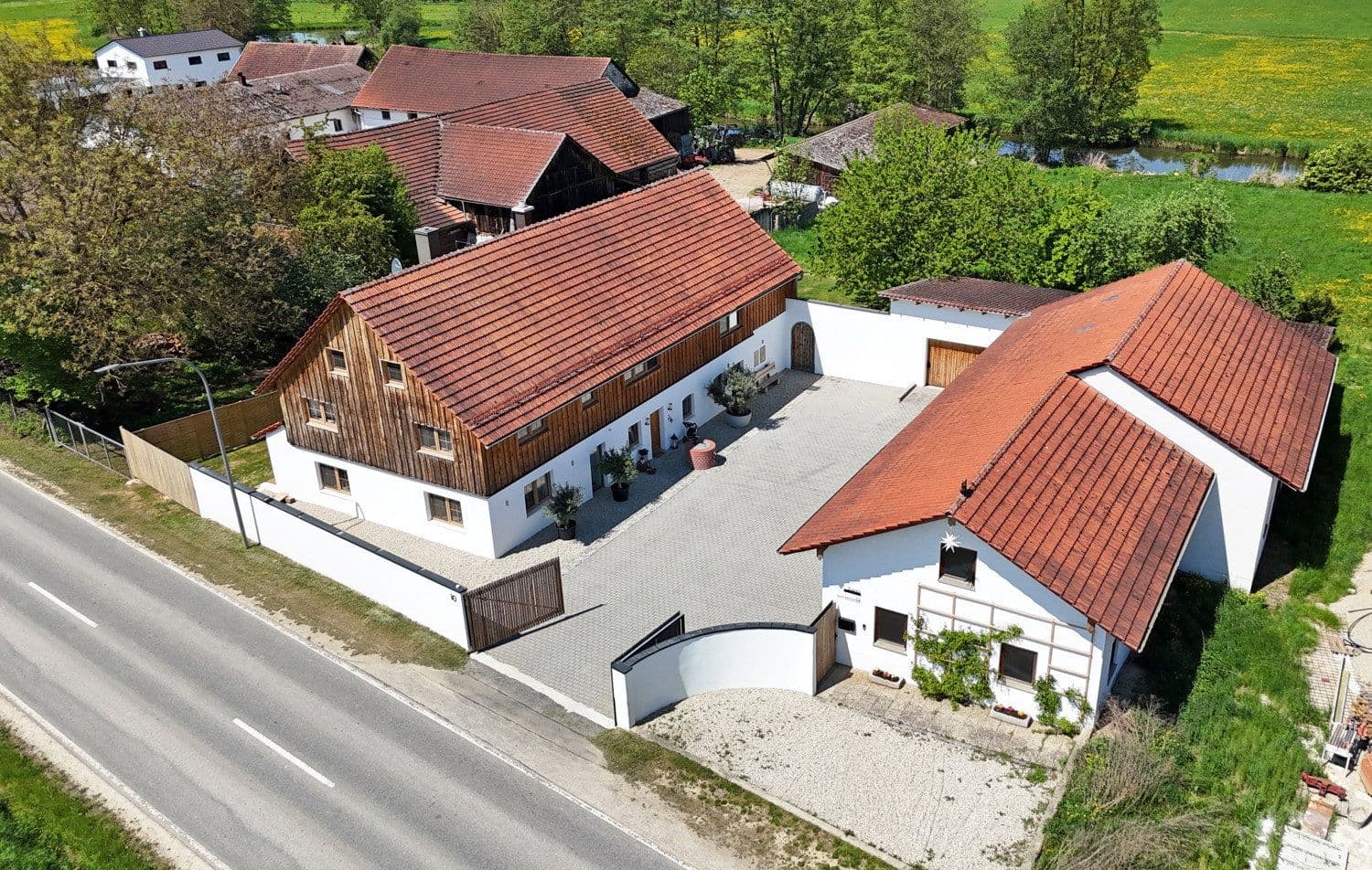 Predaj domu 265 m², pozemek 4.609 m², Frontenhausen, Bavorsko Predaj domu 265 m², pozemek 4.609 m², Frontenhausen, Bavorsko