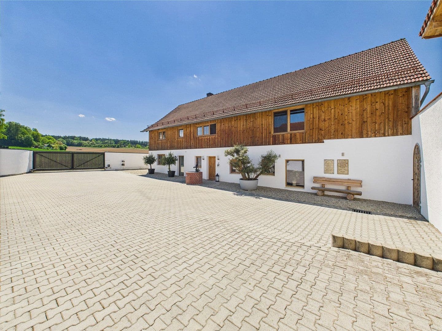Predaj domu 265 m², pozemek 4.609 m², Frontenhausen, Bavorsko Predaj domu 265 m², pozemek 4.609 m², Frontenhausen, Bavorsko