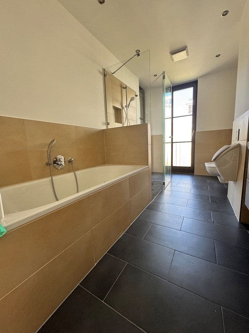 Predaj bytu 4-izbový 141 m², Düsseldorfer Straße 28, Berlin, Berlín Predaj bytu 4-izbový 141 m², Düsseldorfer Straße 28, Berlin, Berlín