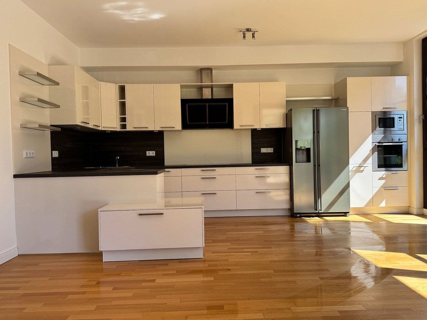 Predaj bytu 4-izbový 141 m², Düsseldorfer Straße 28, Berlin, Berlín Predaj bytu 4-izbový 141 m², Düsseldorfer Straße 28, Berlin, Berlín