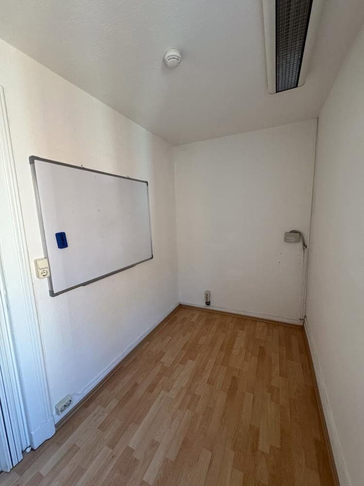 Prenájom kancelárie 31 m², Am Berge 35, Lüneburg, Dolné Sasko Prenájom kancelárie 31 m², Am Berge 35, Lüneburg, Dolné Sasko