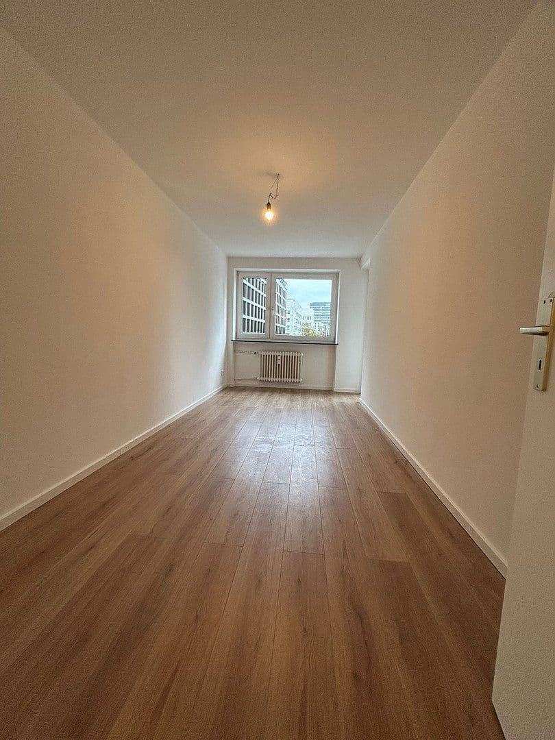 Prenájom bytu 4-izbový 75 m², Gmunder Straße 28, München, Bavorsko Prenájom bytu 4-izbový 75 m², Gmunder Straße 28, München, Bavorsko