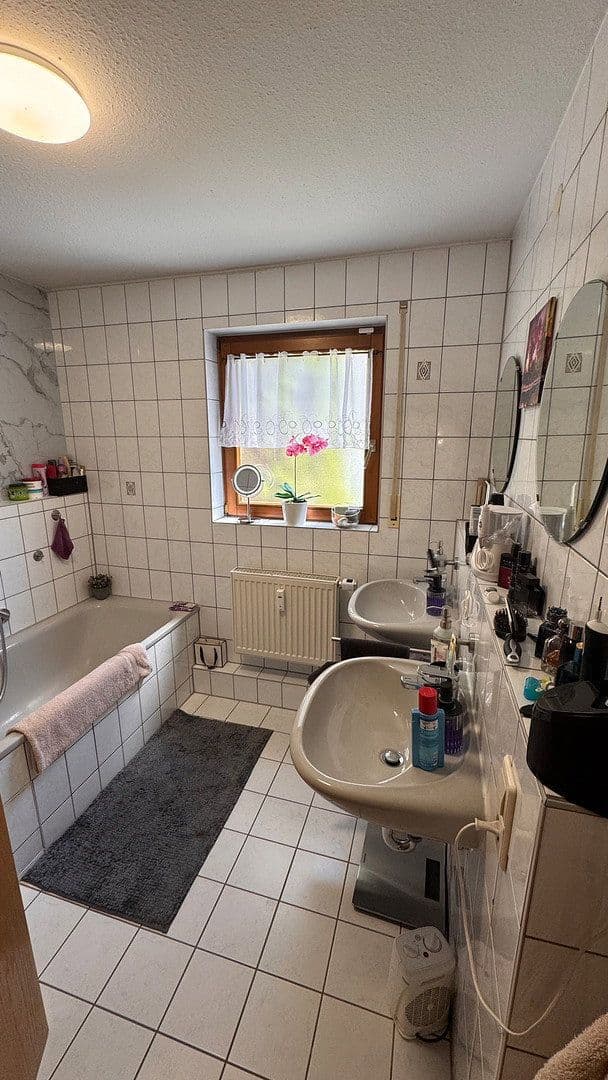 Prenájom bytu 3-izbový 75 m², Beurer Steig 41, Laichingen, Bádensko-Wurttembersko Prenájom bytu 3-izbový 75 m², Beurer Steig 41, Laichingen, Bádensko-Wurttembersko