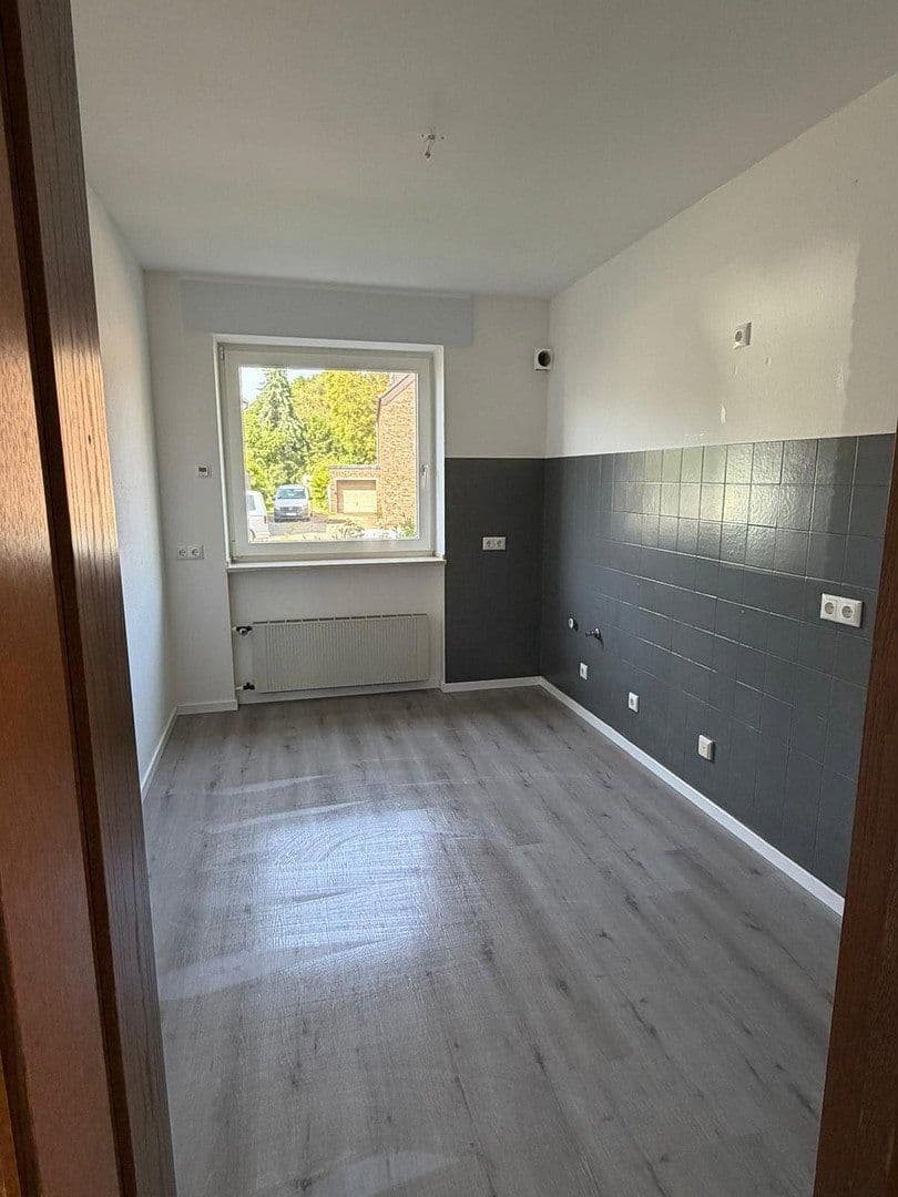 Prenájom bytu 2-izbový 98 m², Eilendorfer Straße 102, Aachen, Severné Porýnie - Westfálsko Prenájom bytu 2-izbový 98 m², Eilendorfer Straße 102, Aachen, Severné Porýnie - Westfálsko
