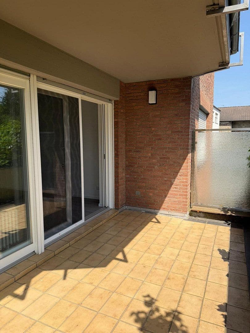 Prenájom bytu 2-izbový 98 m², Eilendorfer Straße 102, Aachen, Severné Porýnie - Westfálsko Prenájom bytu 2-izbový 98 m², Eilendorfer Straße 102, Aachen, Severné Porýnie - Westfálsko