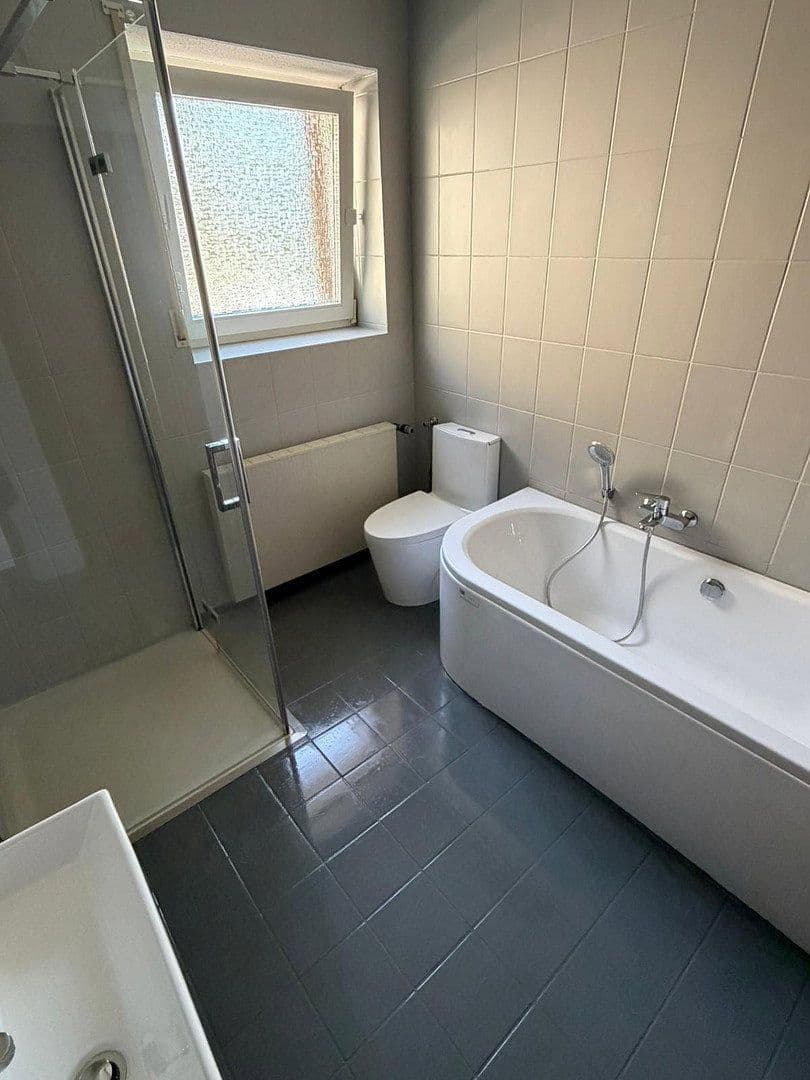 Prenájom bytu 2-izbový 98 m², Eilendorfer Straße 102, Aachen, Severné Porýnie - Westfálsko Prenájom bytu 2-izbový 98 m², Eilendorfer Straße 102, Aachen, Severné Porýnie - Westfálsko