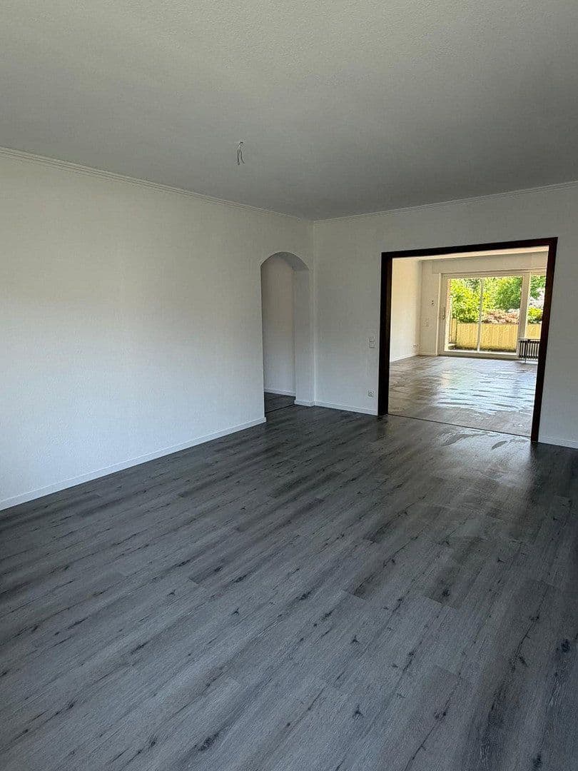 Prenájom bytu 2-izbový 98 m², Eilendorfer Straße 102, Aachen, Severné Porýnie - Westfálsko Prenájom bytu 2-izbový 98 m², Eilendorfer Straße 102, Aachen, Severné Porýnie - Westfálsko