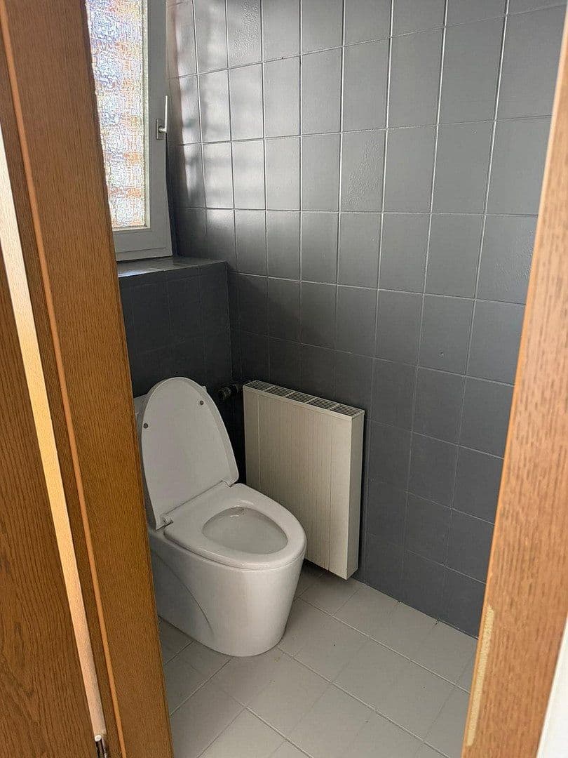 Prenájom bytu 2-izbový 98 m², Eilendorfer Straße 102, Aachen, Severné Porýnie - Westfálsko Prenájom bytu 2-izbový 98 m², Eilendorfer Straße 102, Aachen, Severné Porýnie - Westfálsko