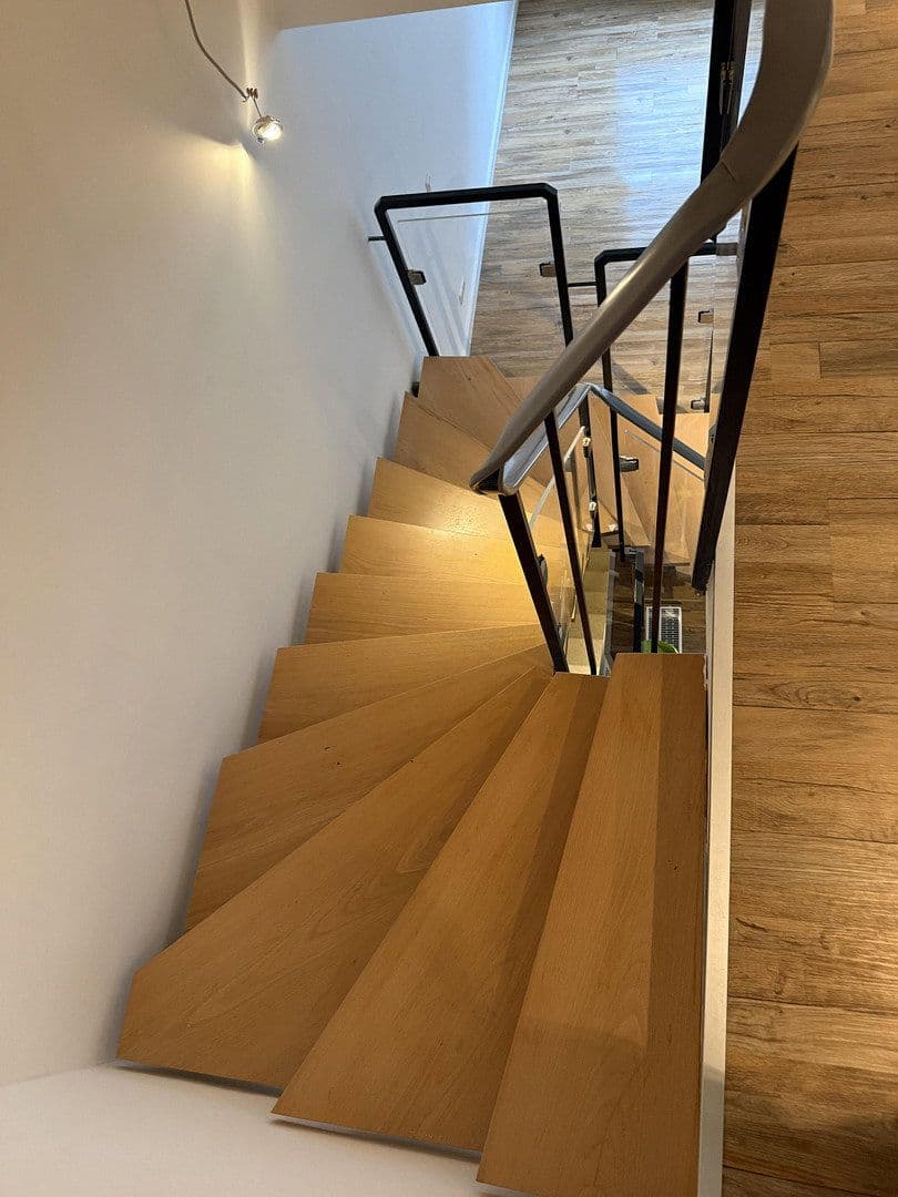 Prenájom domu 120 m², pozemek 207 m², Nibelungenstraße 146A, Bensheim, Hesensko Prenájom domu 120 m², pozemek 207 m², Nibelungenstraße 146A, Bensheim, Hesensko