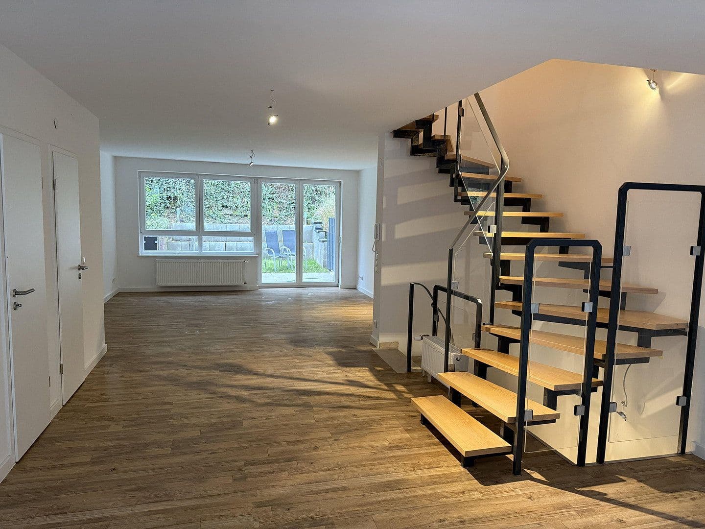 Prenájom domu 120 m², pozemek 207 m², Nibelungenstraße 146A, Bensheim, Hesensko Prenájom domu 120 m², pozemek 207 m², Nibelungenstraße 146A, Bensheim, Hesensko