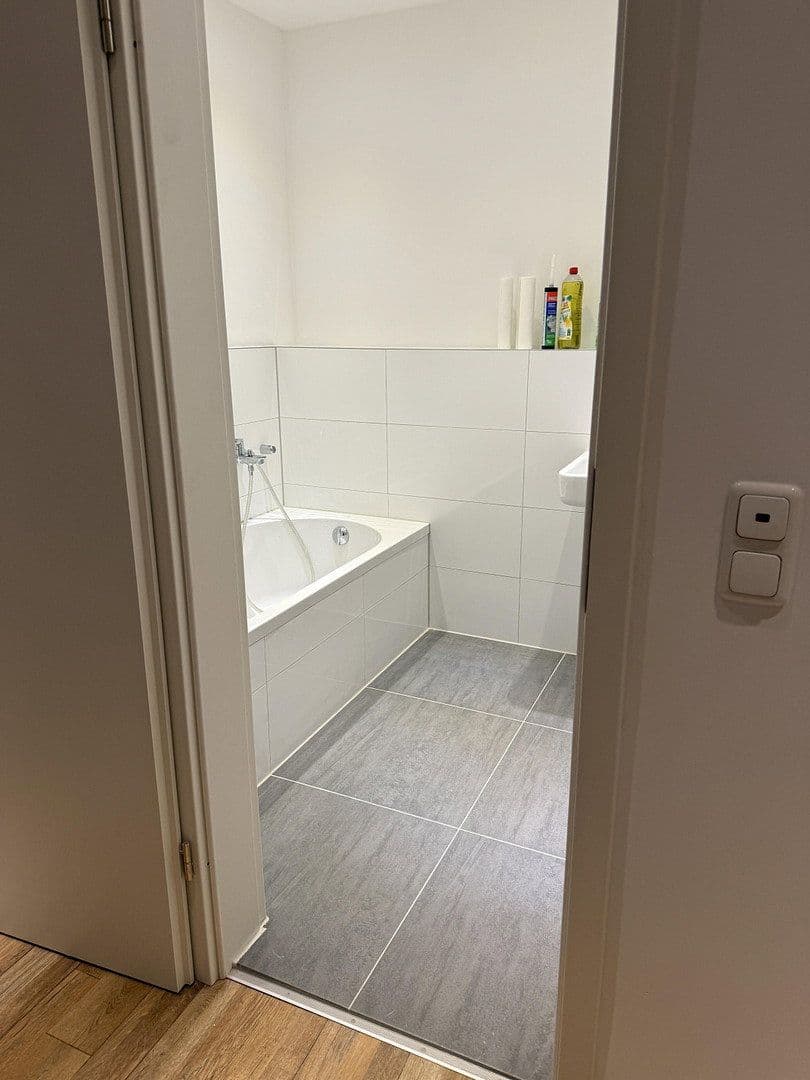 Prenájom domu 120 m², pozemek 207 m², Nibelungenstraße 146A, Bensheim, Hesensko Prenájom domu 120 m², pozemek 207 m², Nibelungenstraße 146A, Bensheim, Hesensko