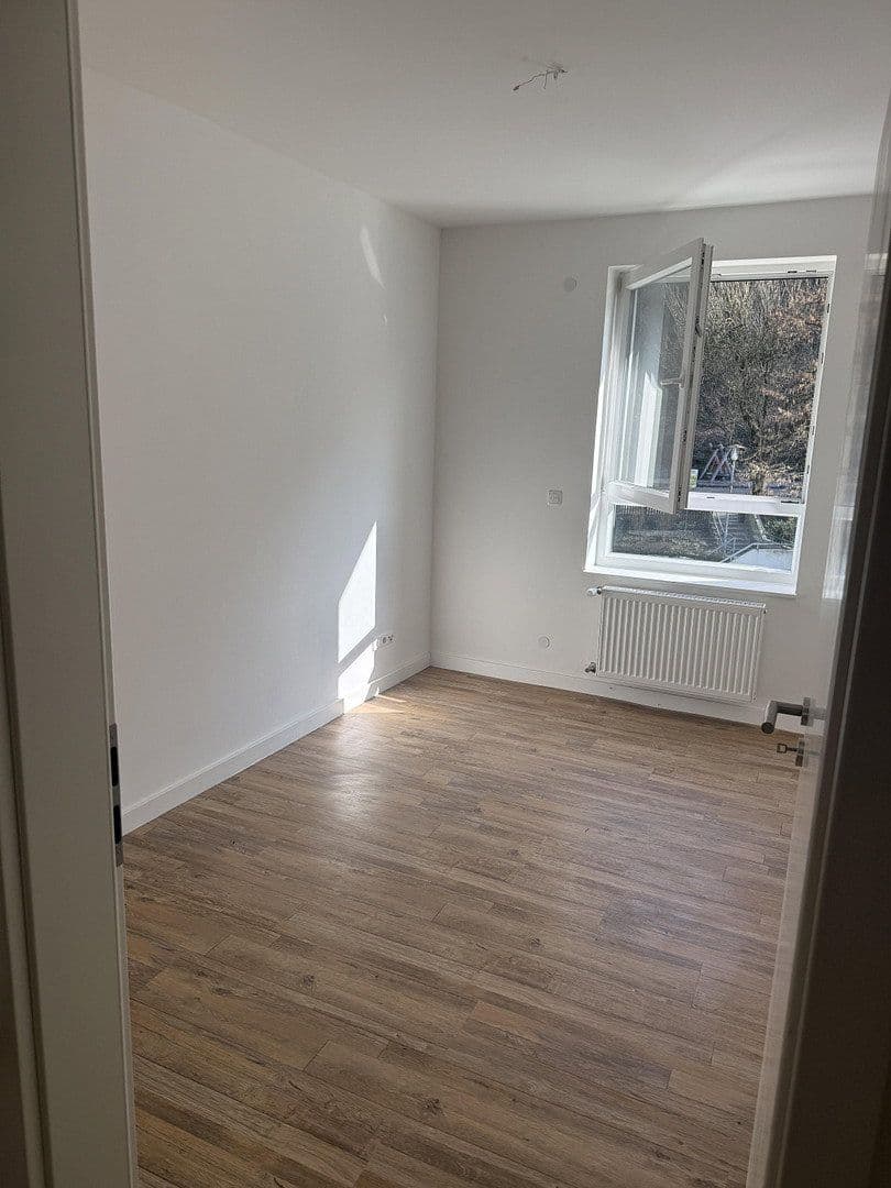 Prenájom domu 120 m², pozemek 207 m², Nibelungenstraße 146A, Bensheim, Hesensko Prenájom domu 120 m², pozemek 207 m², Nibelungenstraße 146A, Bensheim, Hesensko