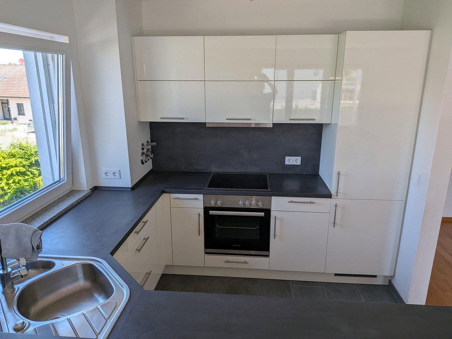 Prenájom bytu 3-izbový 90 m², Roßtal, Bavorsko Prenájom bytu 3-izbový 90 m², Roßtal, Bavorsko