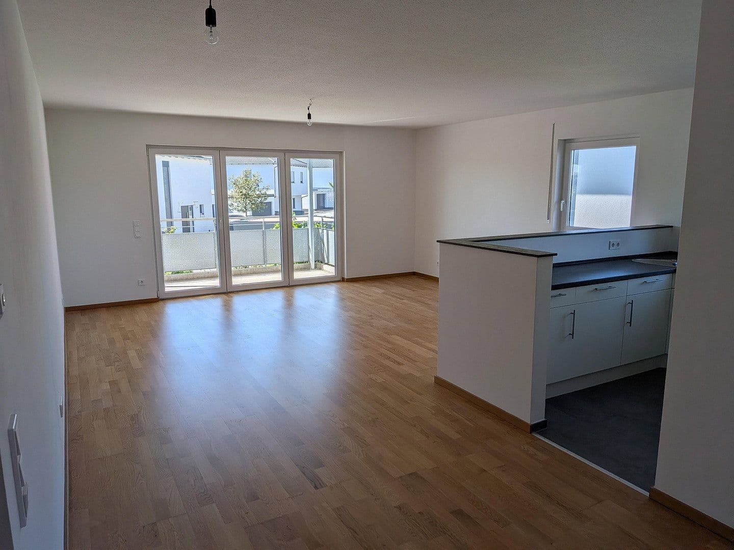 Prenájom bytu 3-izbový 90 m², Roßtal, Bavorsko Prenájom bytu 3-izbový 90 m², Roßtal, Bavorsko
