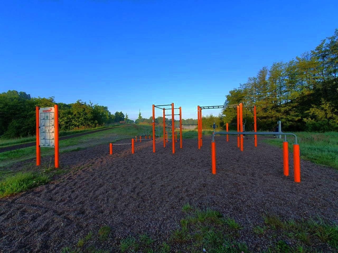 Predaj domu 200 m², pozemek 760 m², Rhauderfehn, Dolné Sasko Predaj domu 200 m², pozemek 760 m², Rhauderfehn, Dolné Sasko