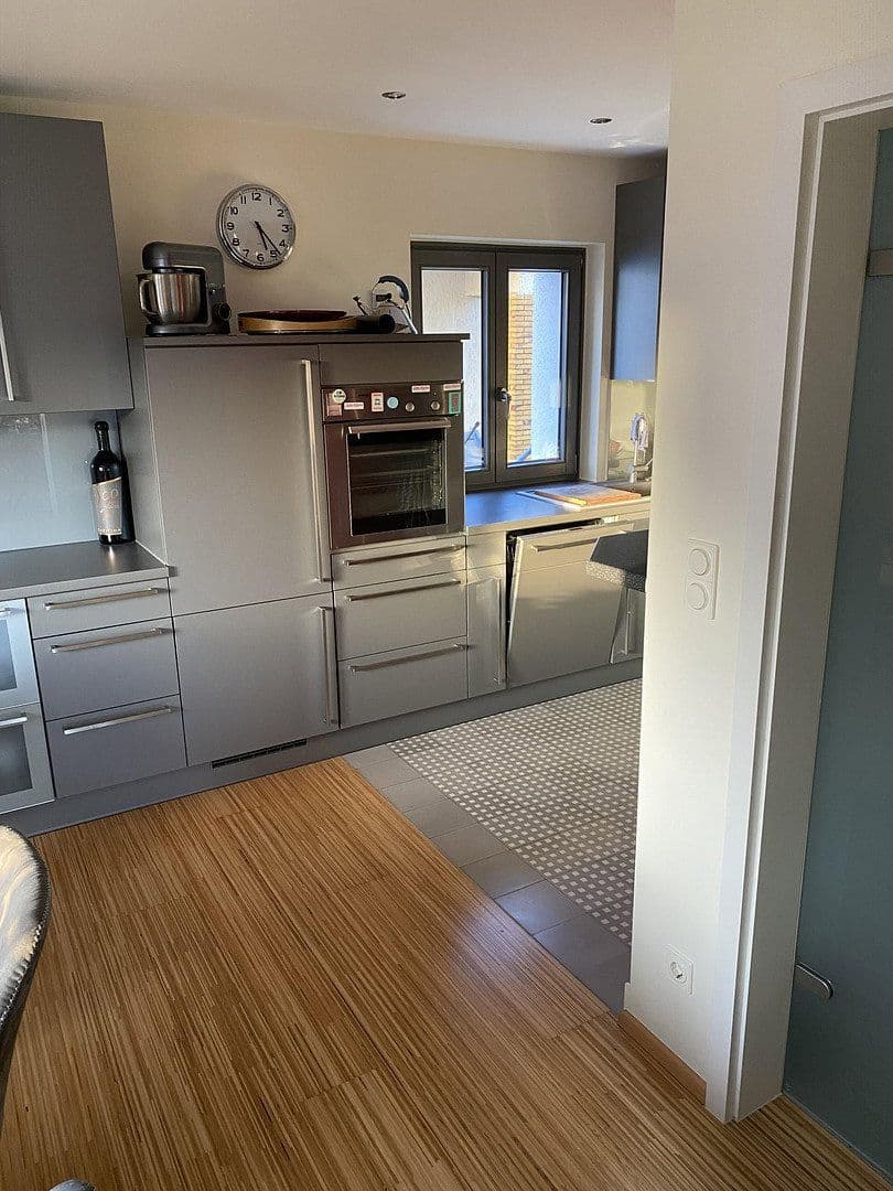 Predaj domu 180 m², pozemek 662 m², Limburg an der Lahn, Hesensko Predaj domu 180 m², pozemek 662 m², Limburg an der Lahn, Hesensko