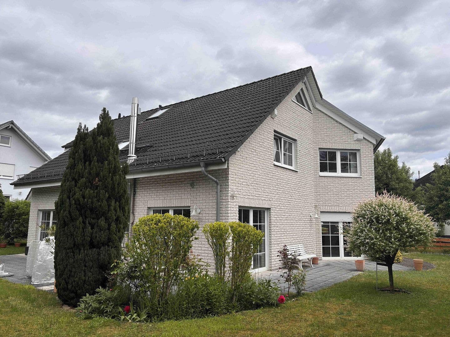 Predaj domu 198 m², pozemek 747 m², Herborn, Hesensko Predaj domu 198 m², pozemek 747 m², Herborn, Hesensko
