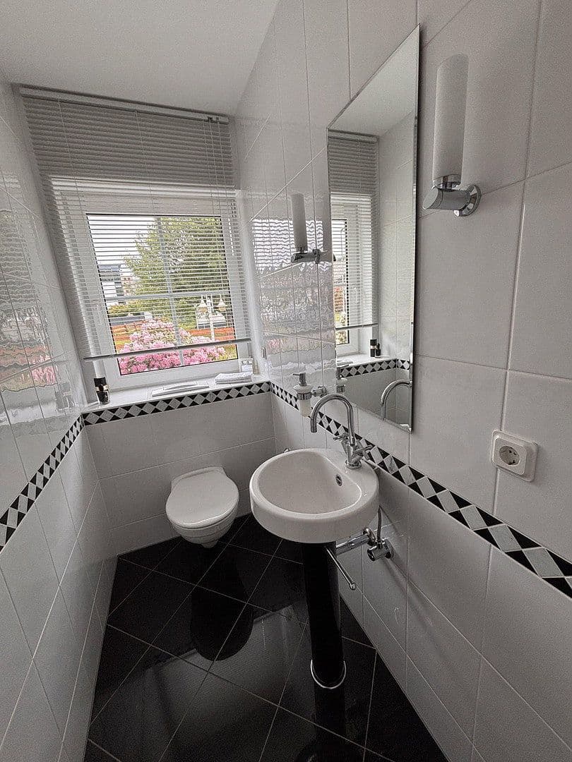 Predaj domu 198 m², pozemek 747 m², Herborn, Hesensko Predaj domu 198 m², pozemek 747 m², Herborn, Hesensko