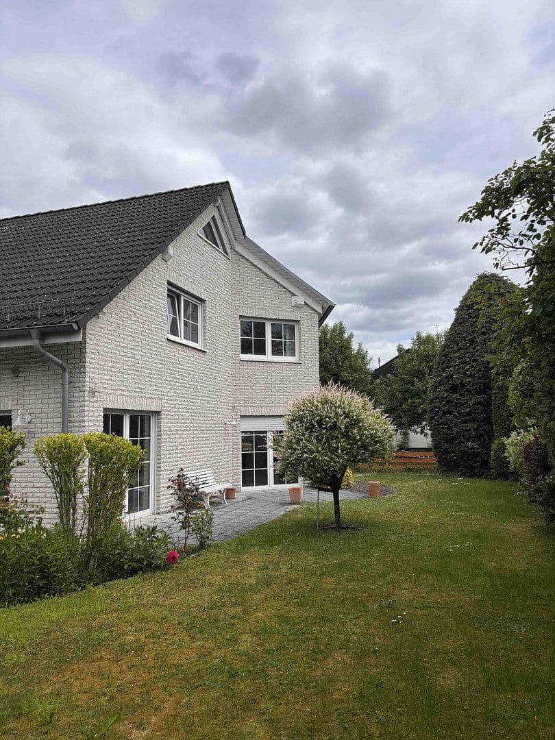 Predaj domu 198 m², pozemek 747 m², Herborn, Hesensko Predaj domu 198 m², pozemek 747 m², Herborn, Hesensko