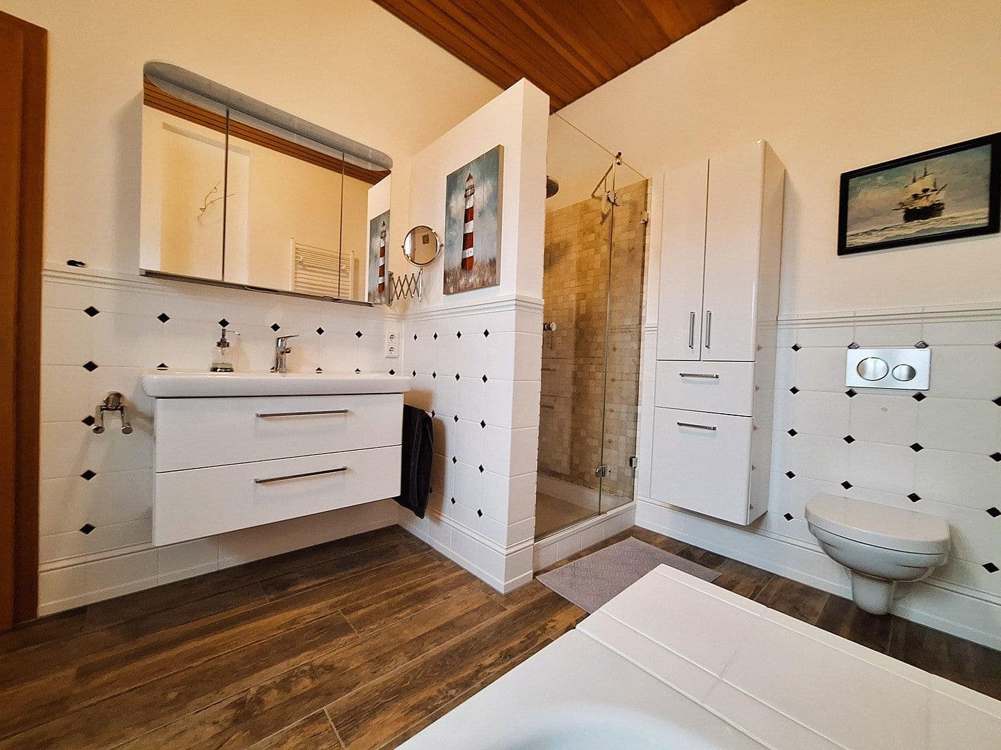 Predaj domu 300 m², pozemek 971 m², Dietfurt an der Altmühl, Bavorsko Predaj domu 300 m², pozemek 971 m², Dietfurt an der Altmühl, Bavorsko