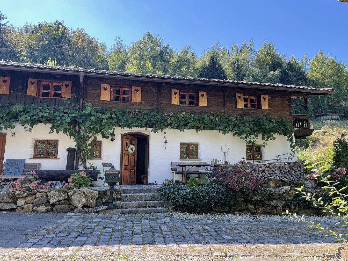 Predaj domu 220 m², pozemek 12.000 m², Tiefenbach, Bavorsko Predaj domu 220 m², pozemek 12.000 m², Tiefenbach, Bavorsko