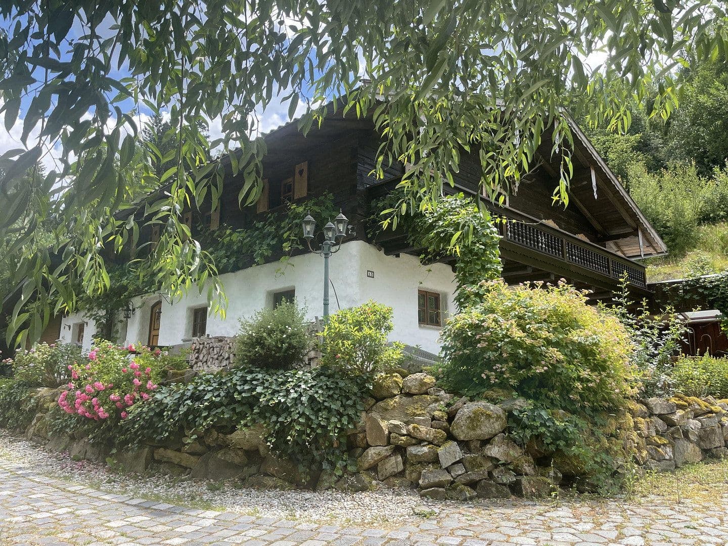 Predaj domu 220 m², pozemek 12.000 m², Tiefenbach, Bavorsko Predaj domu 220 m², pozemek 12.000 m², Tiefenbach, Bavorsko
