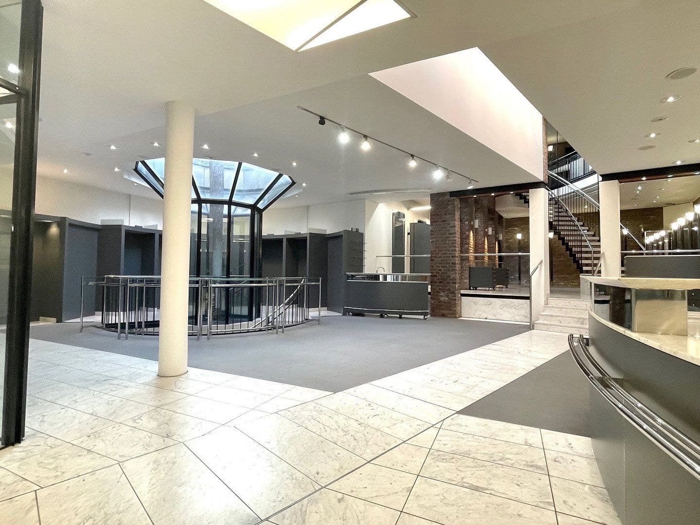 Prenájom nebytového priestoru 350 m², Mönchengladbach-Rheydt, Severné Porýnie - Westfálsko Prenájom nebytového priestoru 350 m², Mönchengladbach-Rheydt, Severné Porýnie - Westfálsko