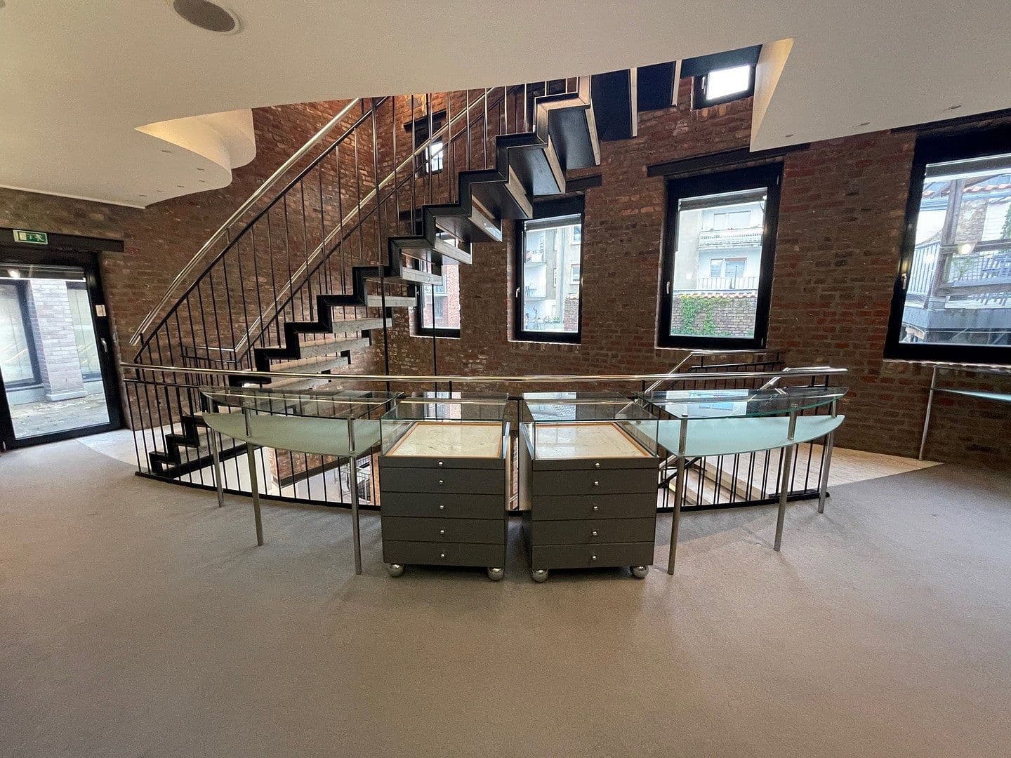 Prenájom nebytového priestoru 350 m², Mönchengladbach-Rheydt, Severné Porýnie - Westfálsko Prenájom nebytového priestoru 350 m², Mönchengladbach-Rheydt, Severné Porýnie - Westfálsko