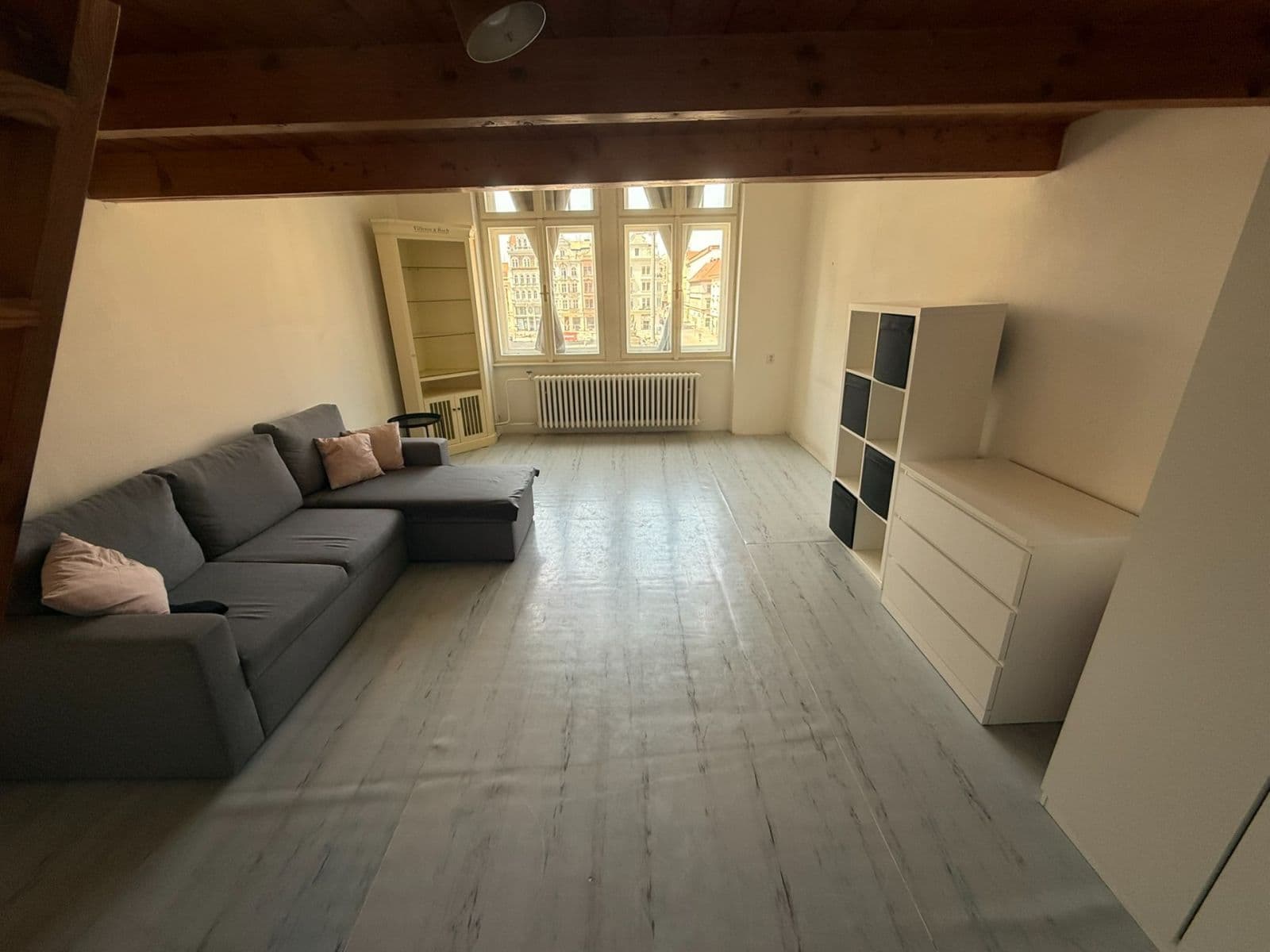 Prenájom bytu 1-izbový 49 m², náměstí Republiky, Plzeň, Plzeňský kraj Prenájom bytu 1-izbový 49 m², náměstí Republiky, Plzeň, Plzeňský kraj