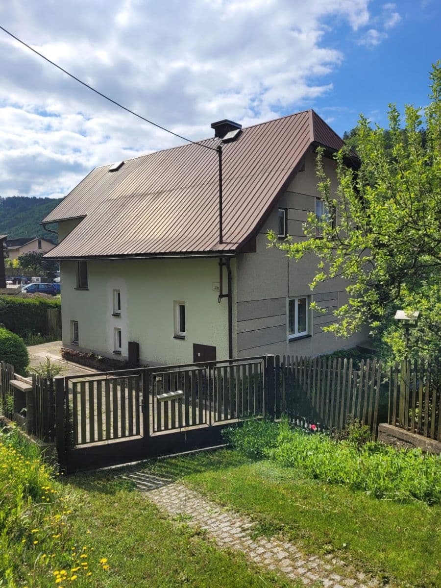Predaj domu 220 m², pozemek 995 m², V Zátiší, Hanušovice, Olomoucký kraj Predaj domu 220 m², pozemek 995 m², V Zátiší, Hanušovice, Olomoucký kraj