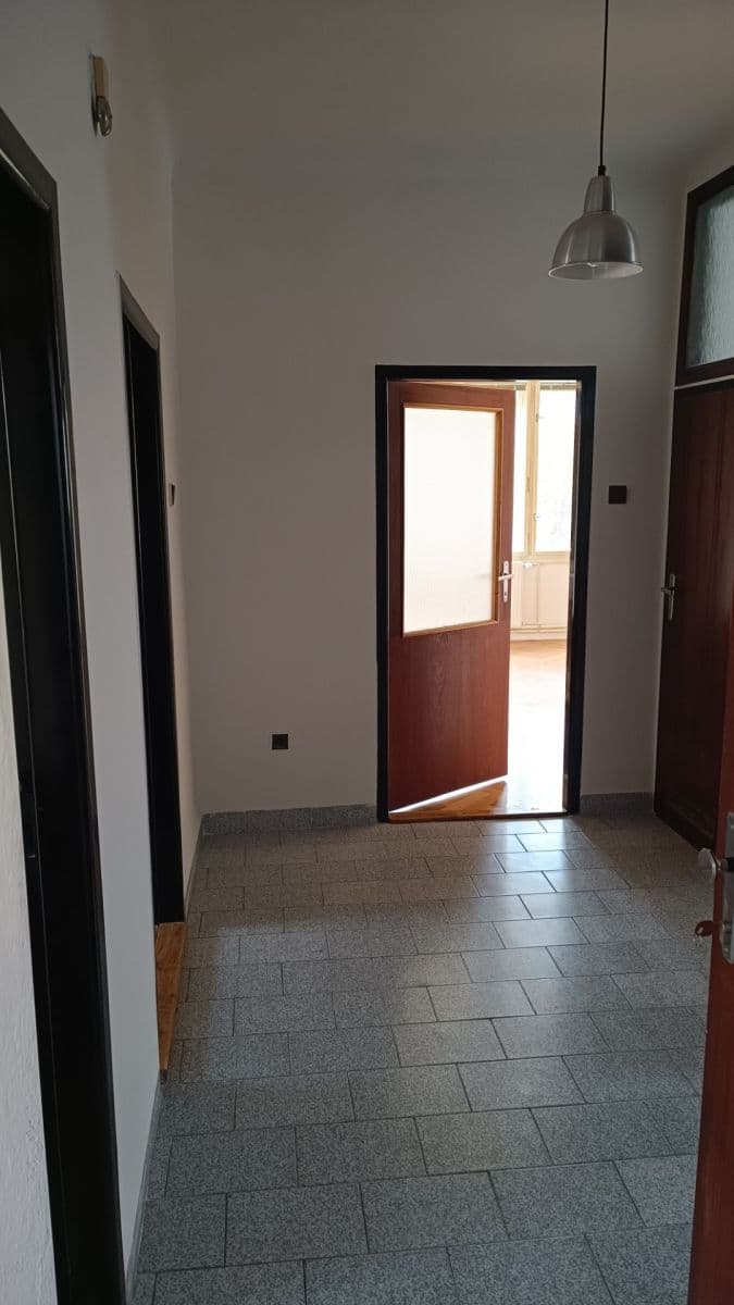 Prenájom bytu 3-izbový 89 m², Kapitána Jaroše, Plzeň, Plzeňský kraj Prenájom bytu 3-izbový 89 m², Kapitána Jaroše, Plzeň, Plzeňský kraj