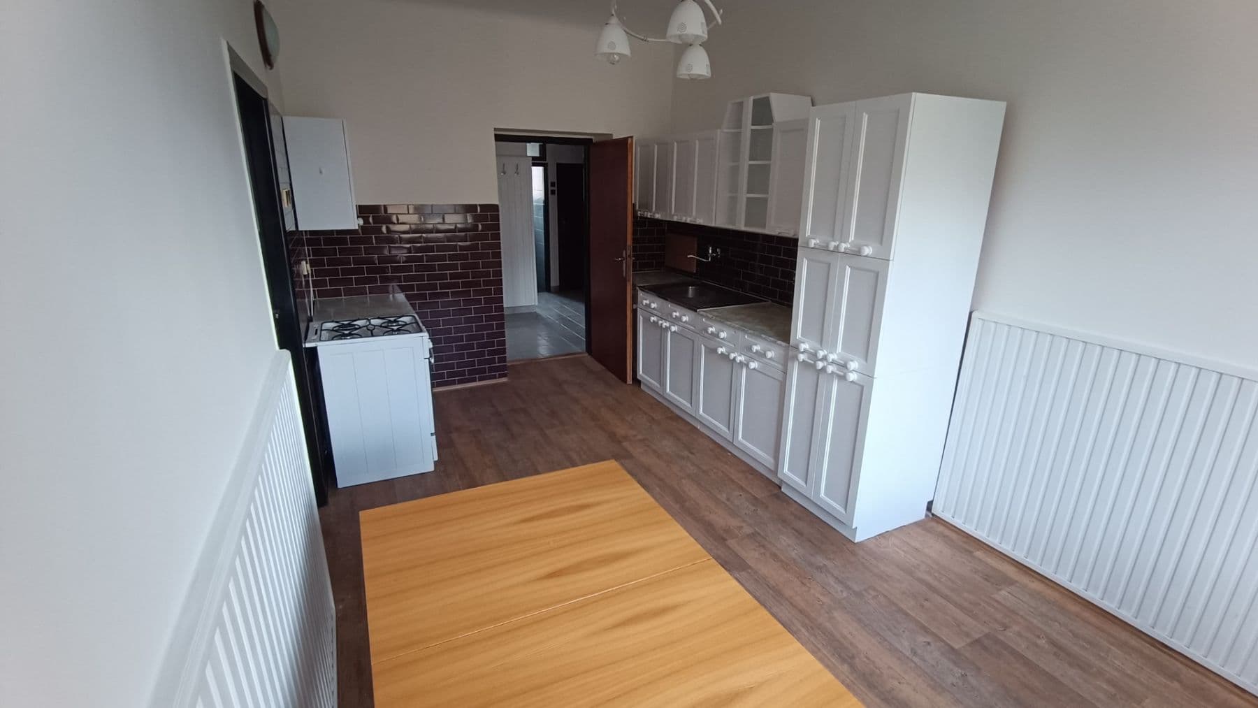 Prenájom bytu 3-izbový 89 m², Kapitána Jaroše, Plzeň, Plzeňský kraj Prenájom bytu 3-izbový 89 m², Kapitána Jaroše, Plzeň, Plzeňský kraj