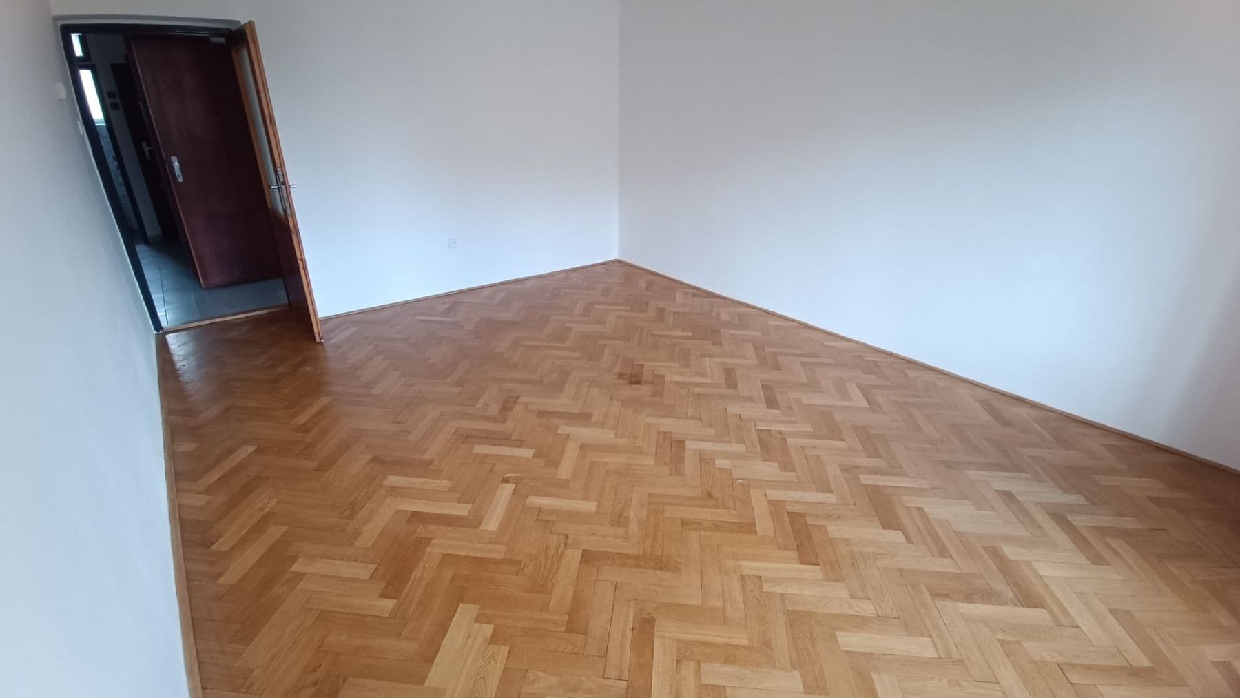 Prenájom bytu 3-izbový 89 m², Kapitána Jaroše, Plzeň, Plzeňský kraj Prenájom bytu 3-izbový 89 m², Kapitána Jaroše, Plzeň, Plzeňský kraj