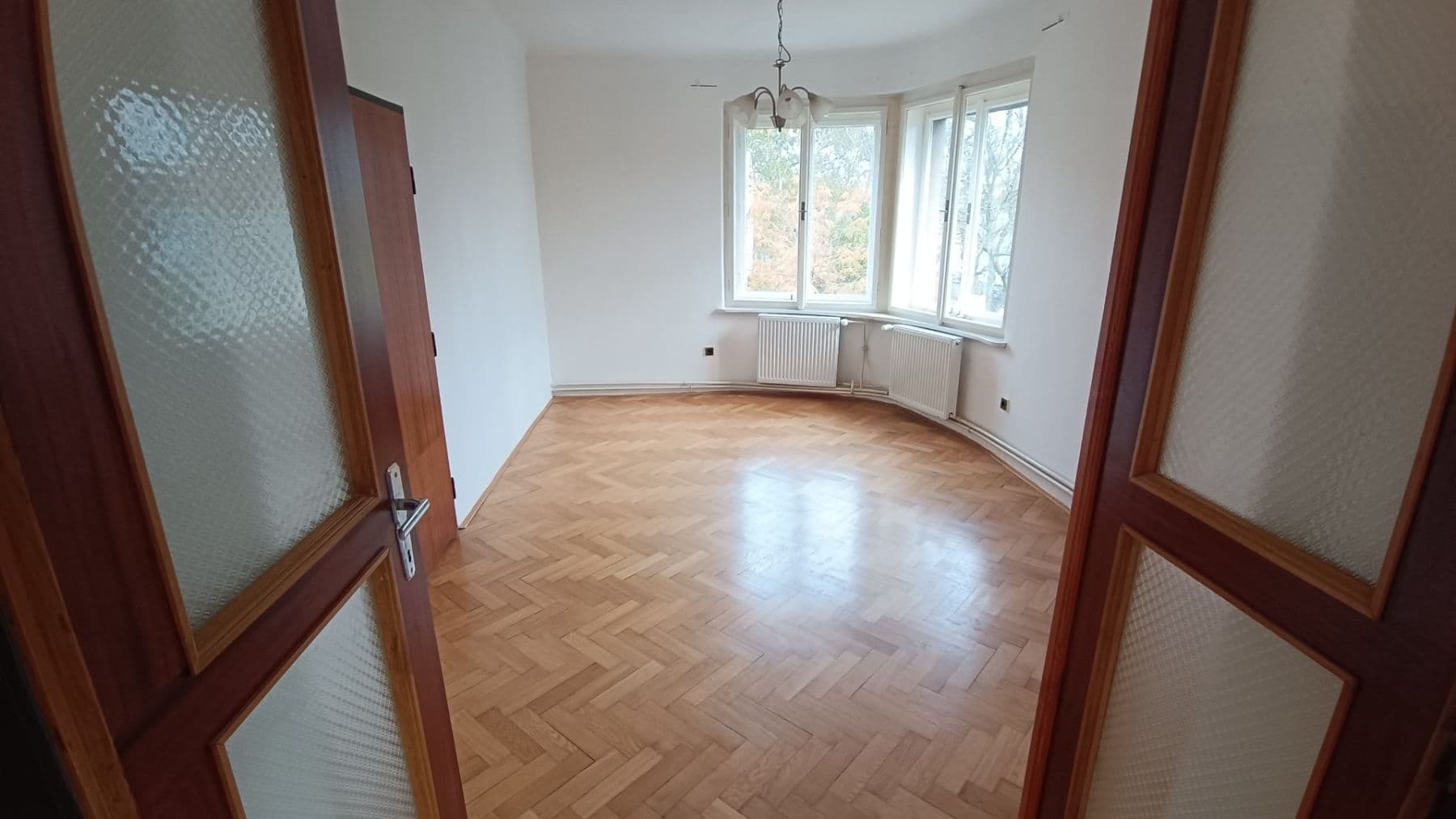Prenájom bytu 3-izbový 89 m², Kapitána Jaroše, Plzeň, Plzeňský kraj Prenájom bytu 3-izbový 89 m², Kapitána Jaroše, Plzeň, Plzeňský kraj