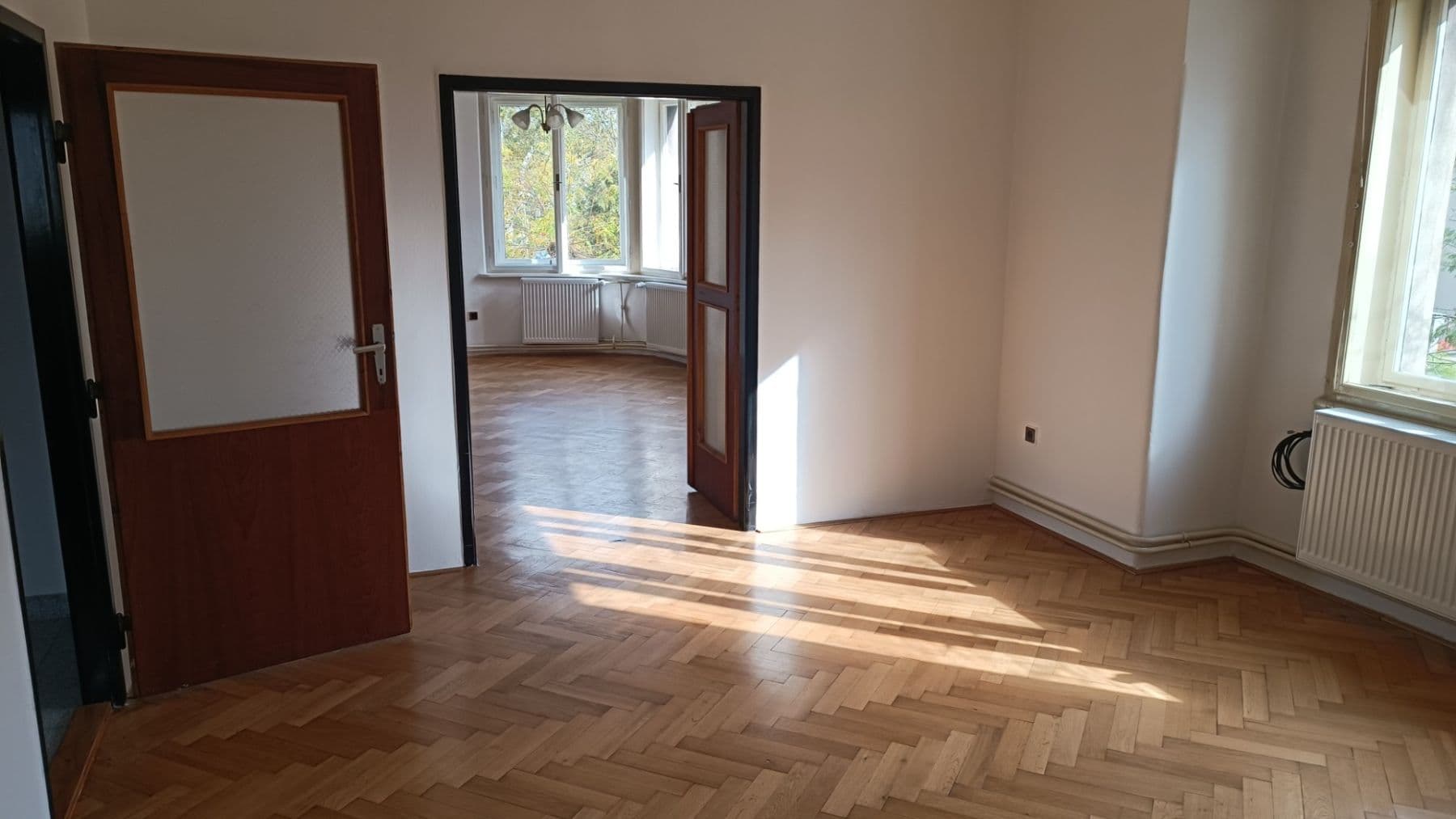 Prenájom bytu 3-izbový 89 m², Kapitána Jaroše, Plzeň, Plzeňský kraj Prenájom bytu 3-izbový 89 m², Kapitána Jaroše, Plzeň, Plzeňský kraj