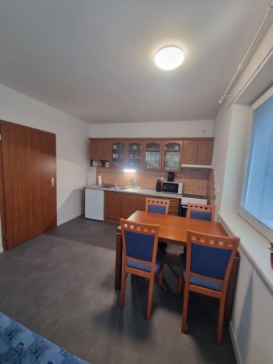 Prenájom bytu 2-izbový 46 m², Měšická, Praha, Praha Prenájom bytu 2-izbový 46 m², Měšická, Praha, Praha