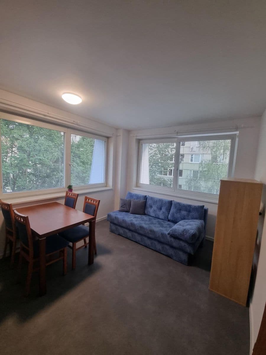 Prenájom bytu 2-izbový 46 m², Měšická, Praha, Praha Prenájom bytu 2-izbový 46 m², Měšická, Praha, Praha